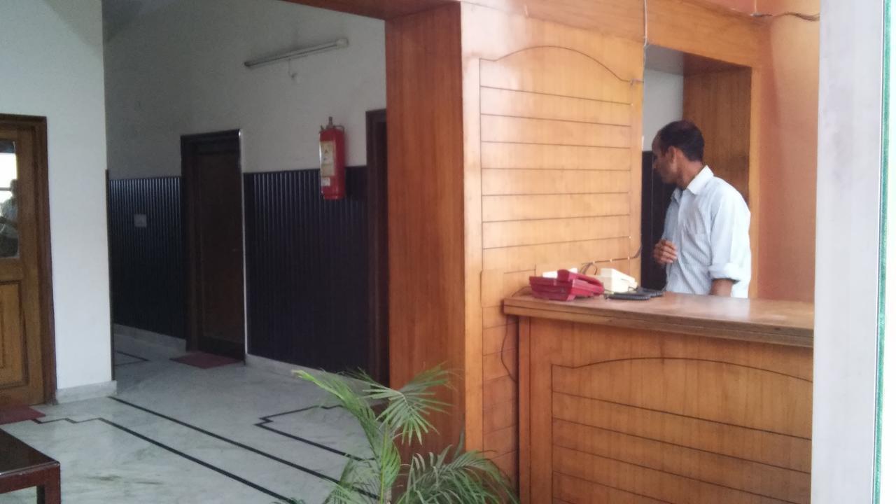 Oyo 6001 Hotel City Palace Dehradun Buitenkant foto